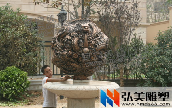 弘美雕塑制作简述景观雕塑的四种类型和特点